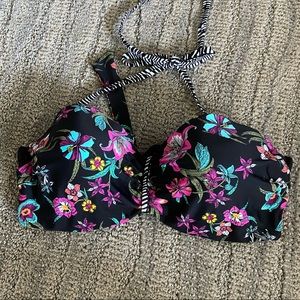 Underwire bandeau swim top.